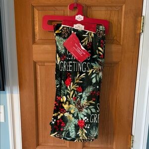 Velvet Plush Super Soft Festive Holiday Throw Blanket Pine and Berry Design NEW